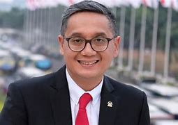 Putra Nababan Partai Apa